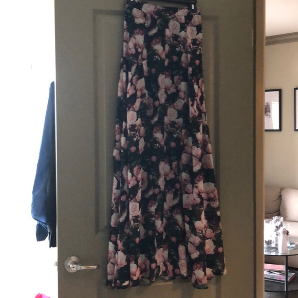 Show Me Your Mumu Lace Crop Top and Maxi Skirt - Picture 4 of 5